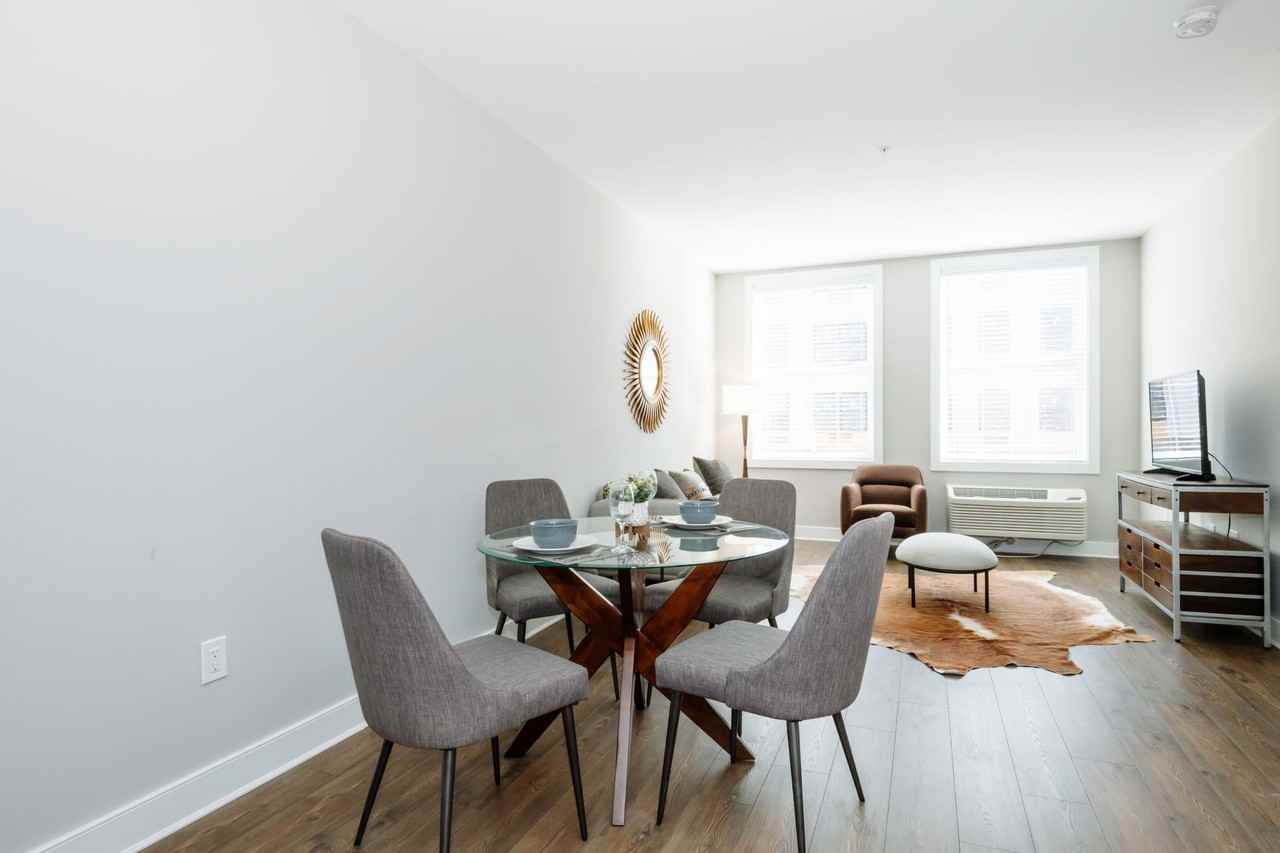 Meridia Brownstones - Photo 7 of 33