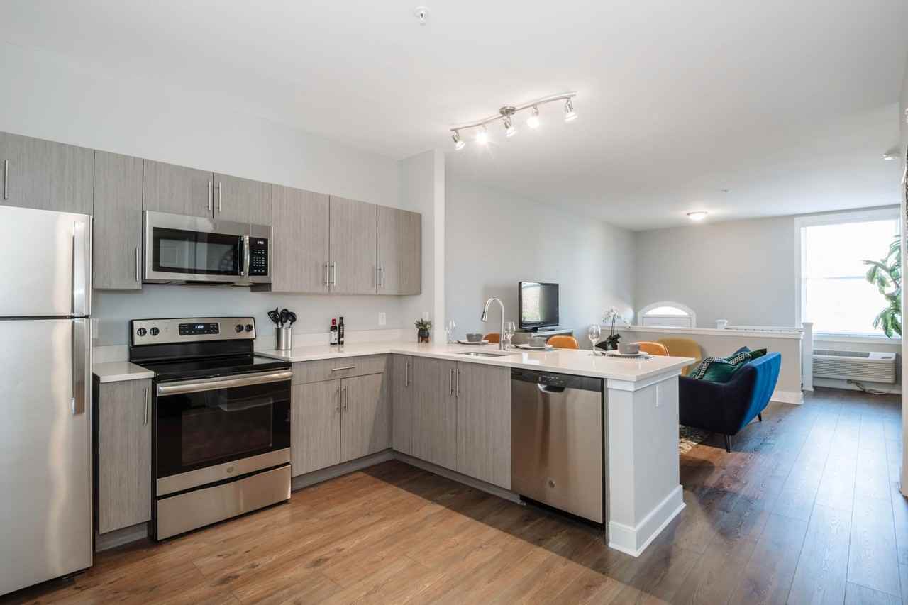 Meridia Brownstones - Photo 6 of 33