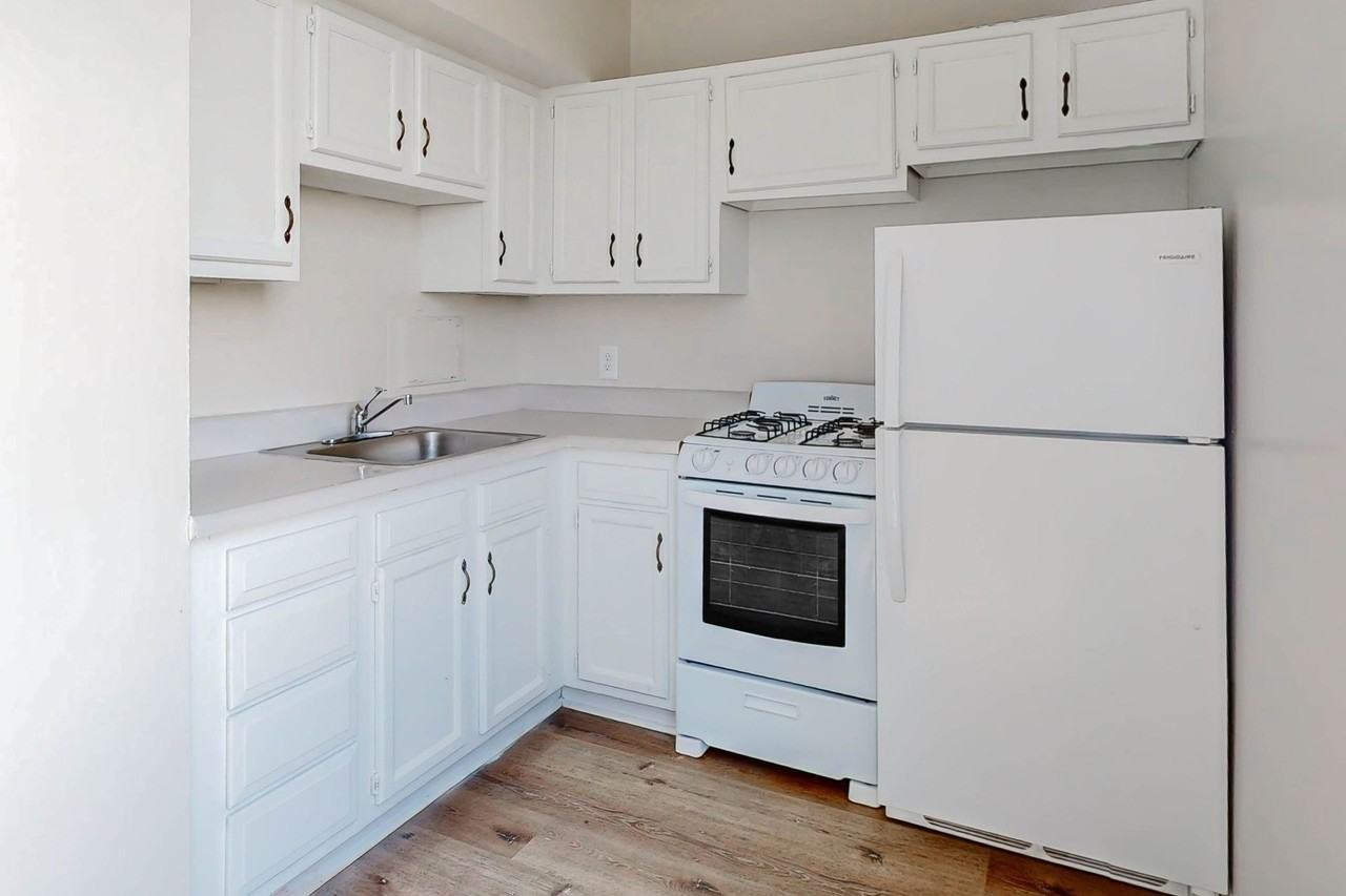 Takoma Towers - Photo 2 of 29