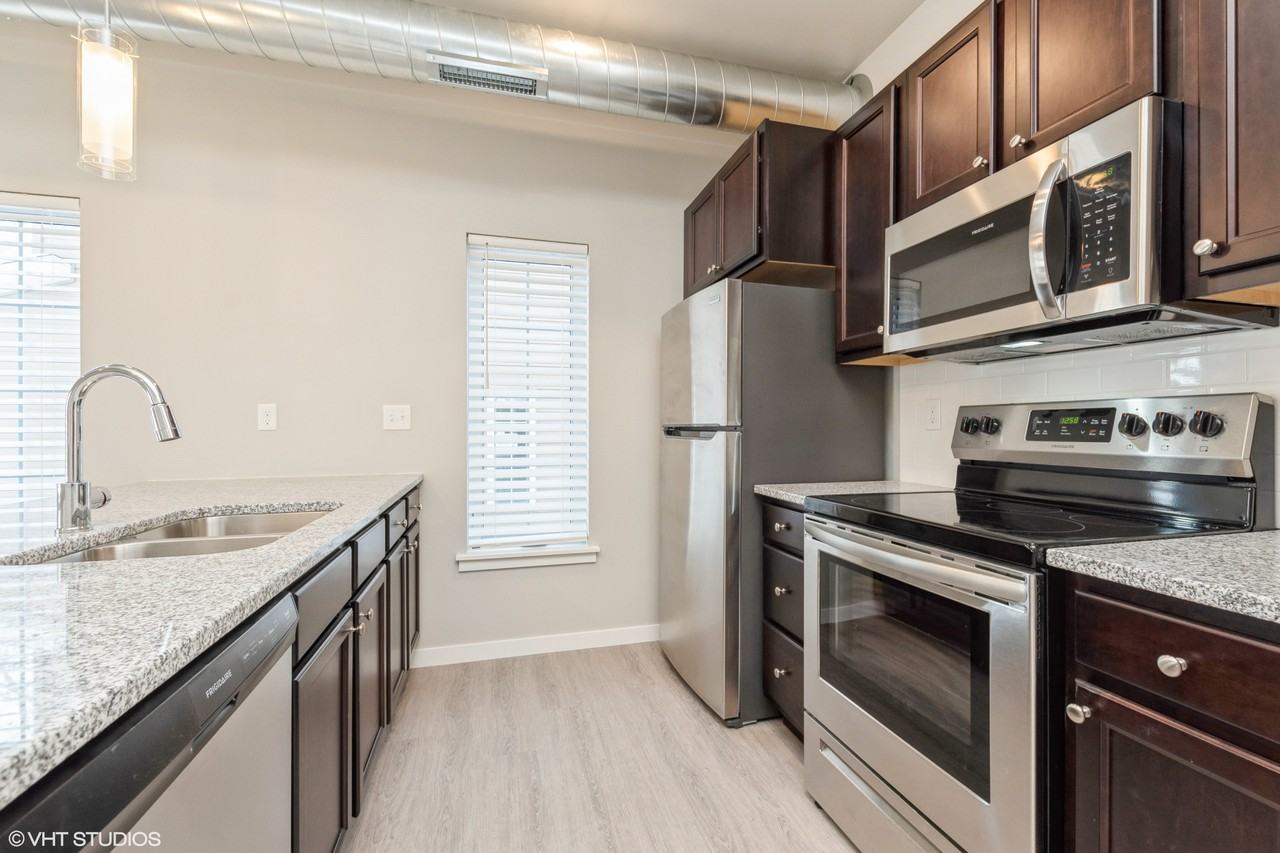 909 16th St Ne - Photo 3 of 23