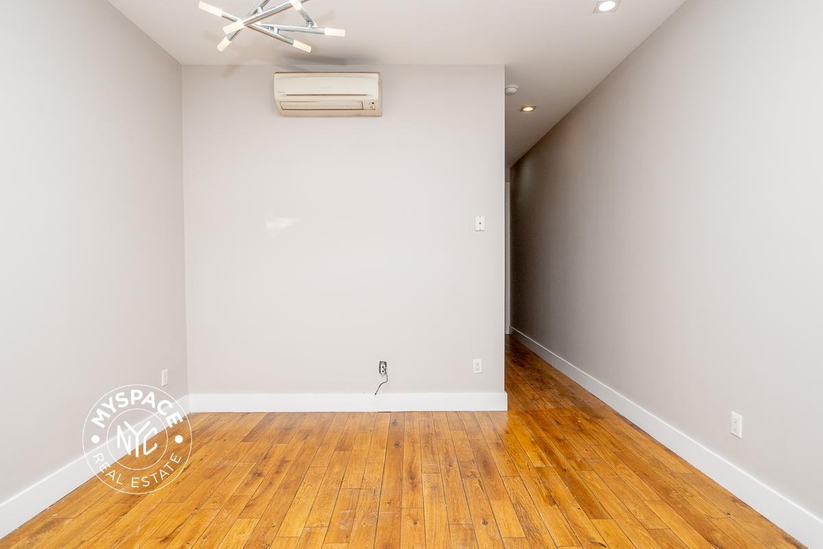 1346 Hancock St #1L - Photo 4 of 14