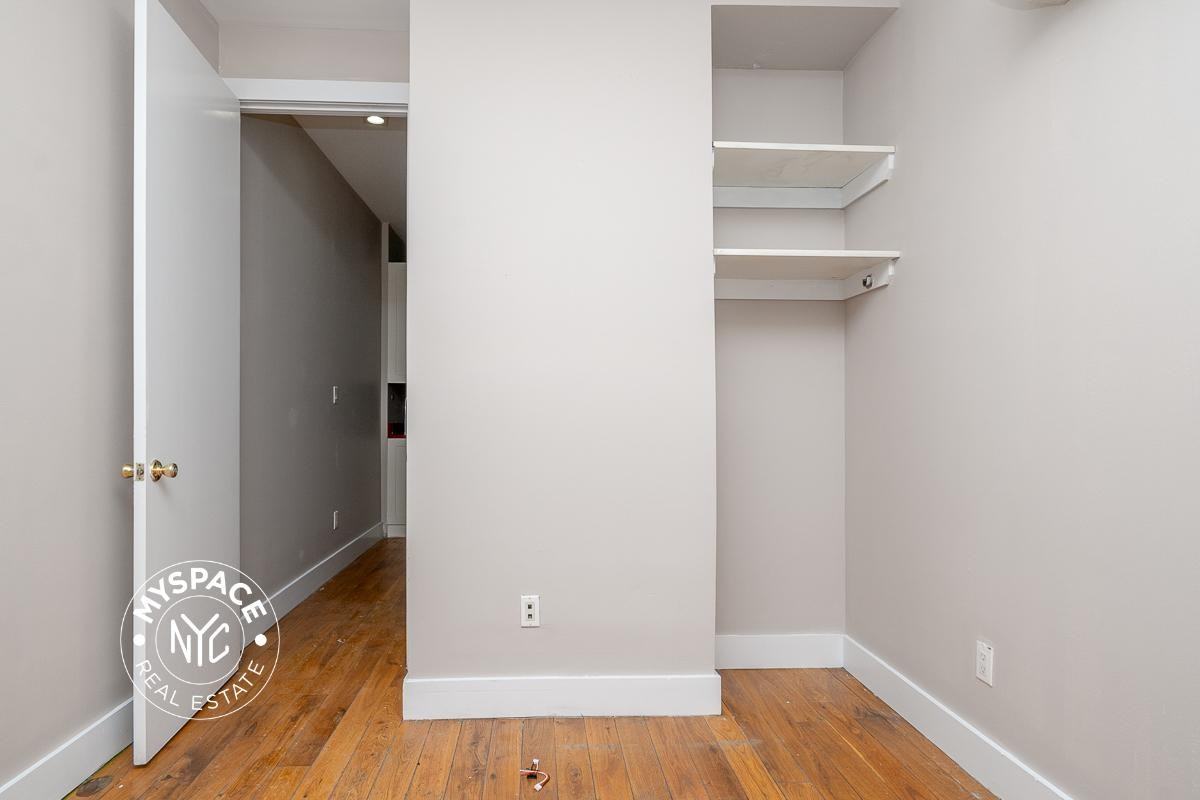 1346 Hancock St #1L - Photo 6 of 14