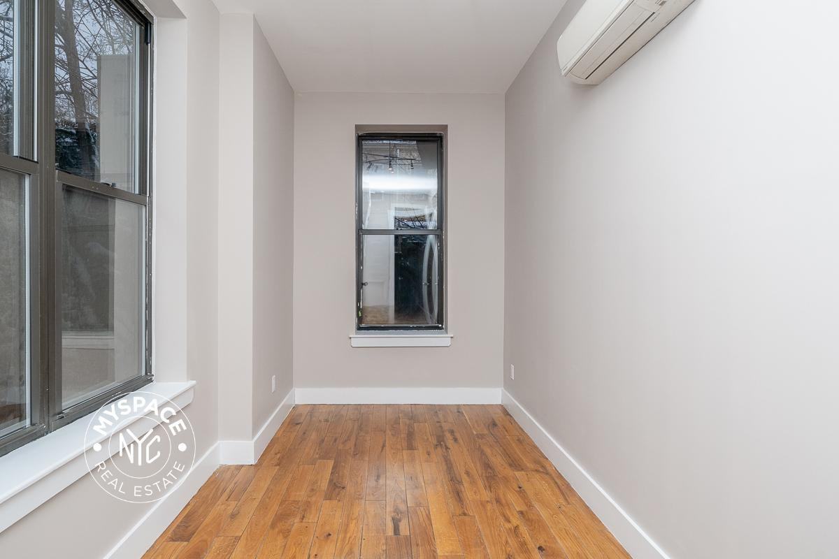 1346 Hancock St #1L - Photo 7 of 14