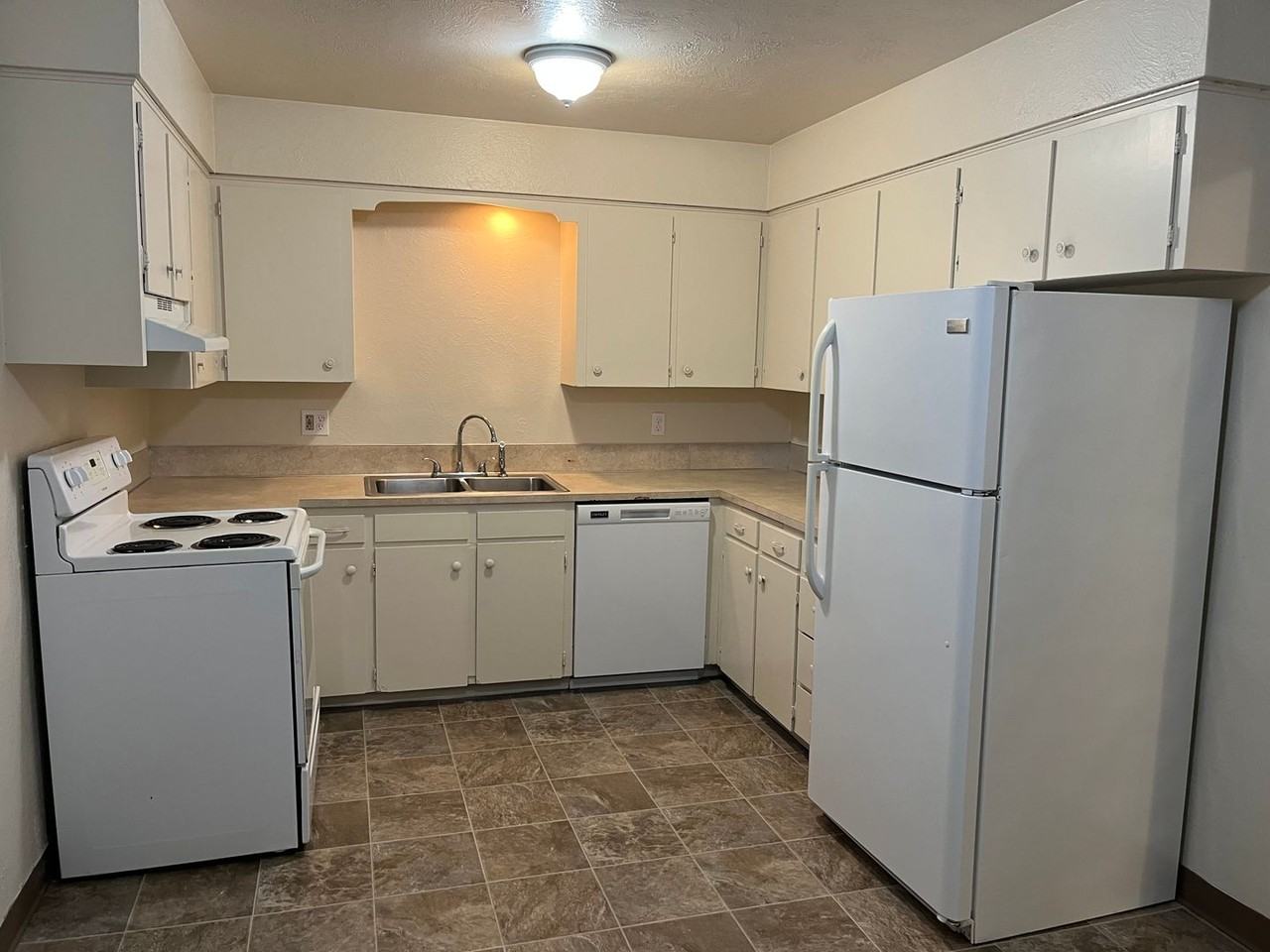 053-Summerwood Apartments - Photo 7 of 23