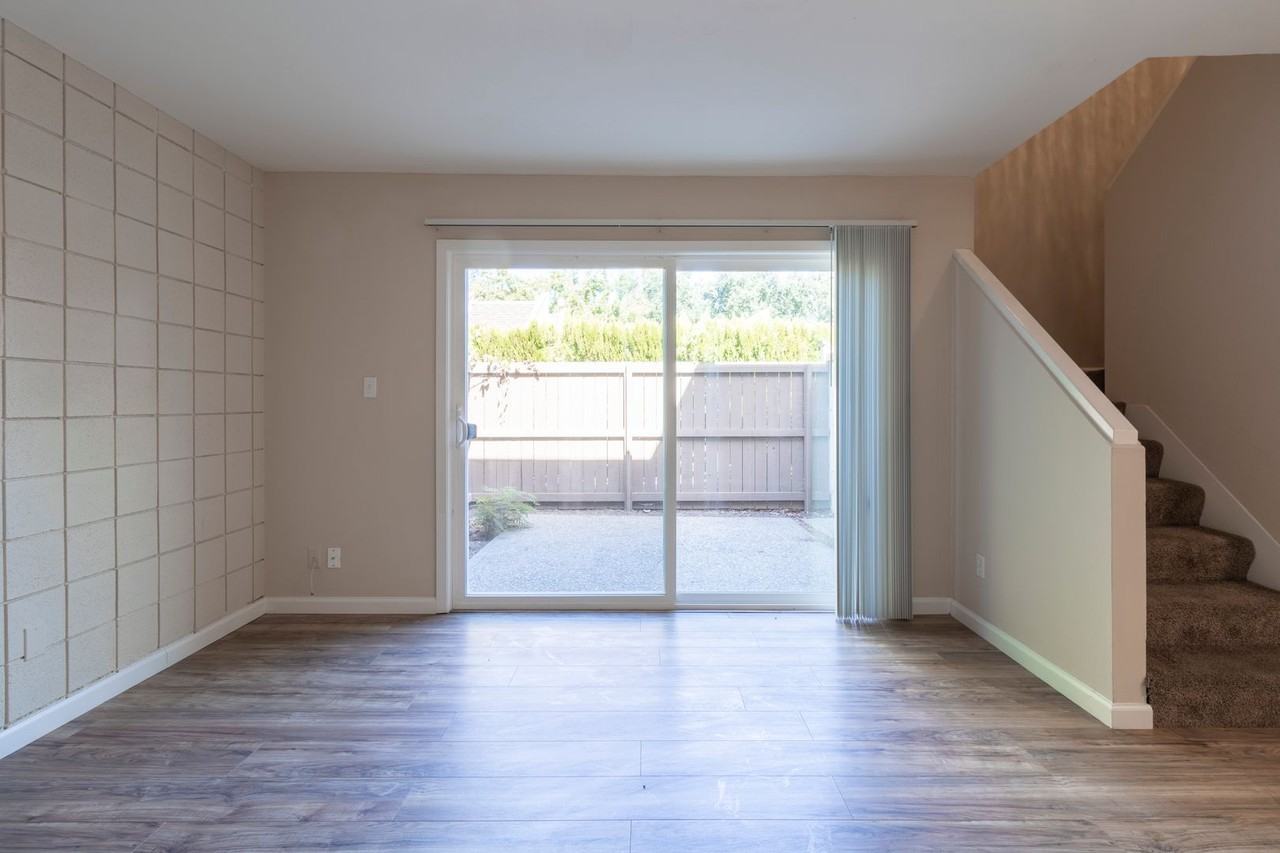 Woodburn Townhomes - Photo 6 of 17