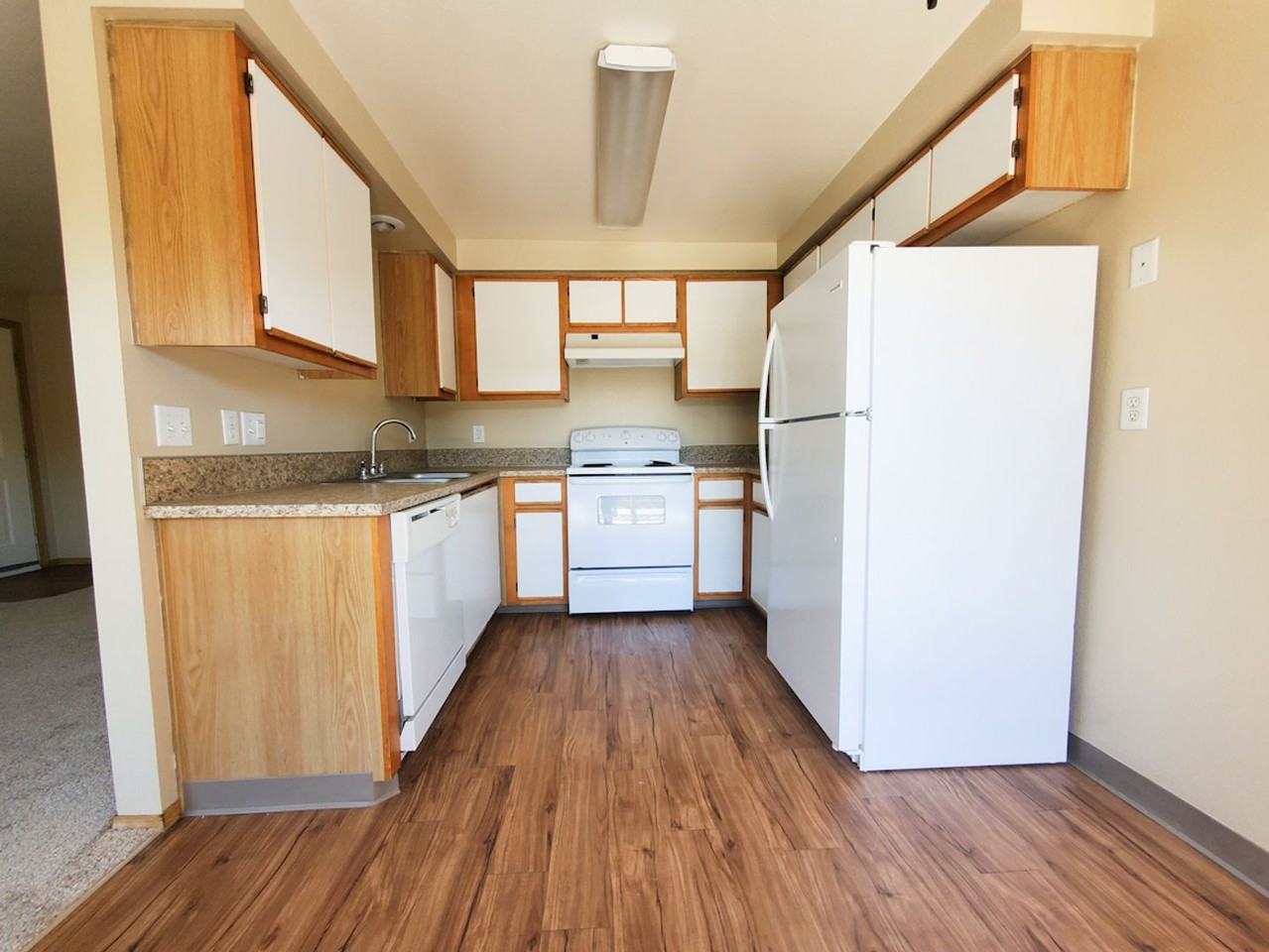 Spacious 2 Bedroom 1 Bath Unit - Photo 7 of 9