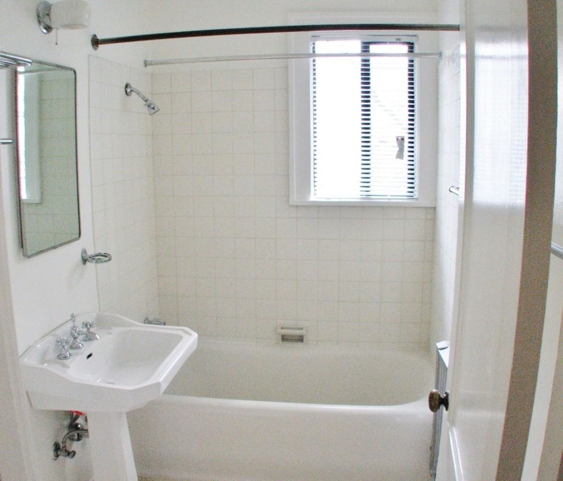 CASTLE ROSE APARTMENTS (BALM05) - Photo 3 of 20