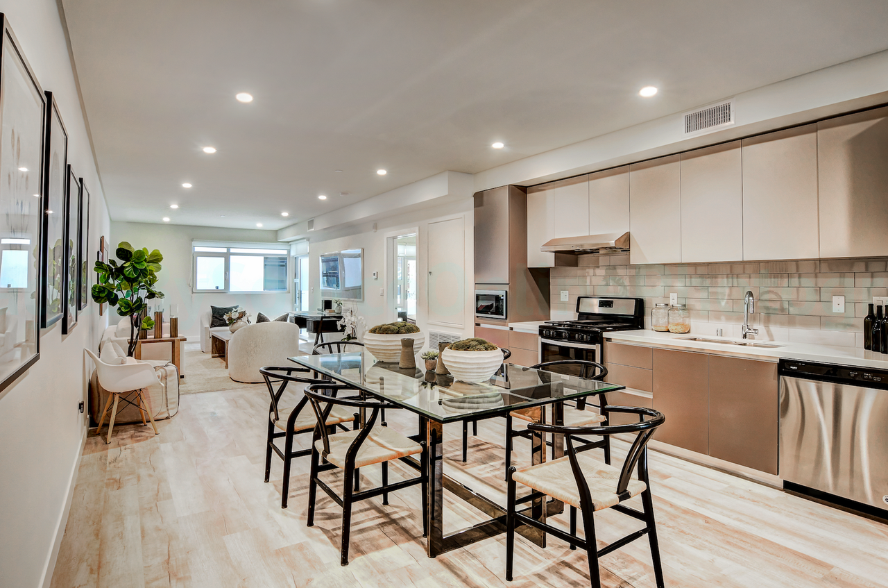 Beautiful Newly Built 2 Bed 2.5 Bath Townhome - Photo 3 of 11