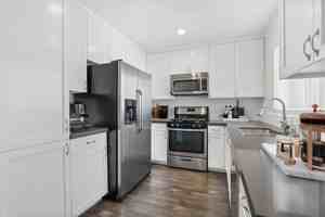 featured image of 463 S Rexford Dr