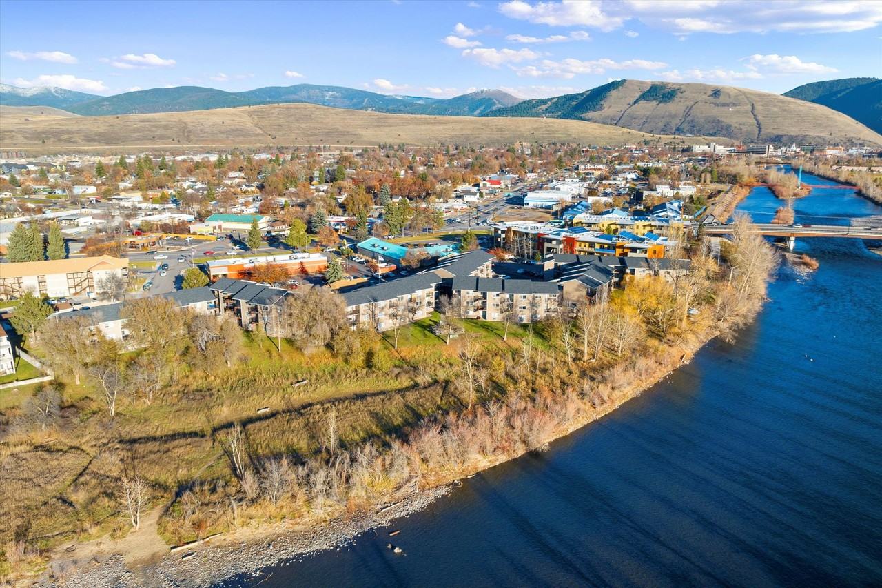 Riverbend Apartments - Photo 7 of 22