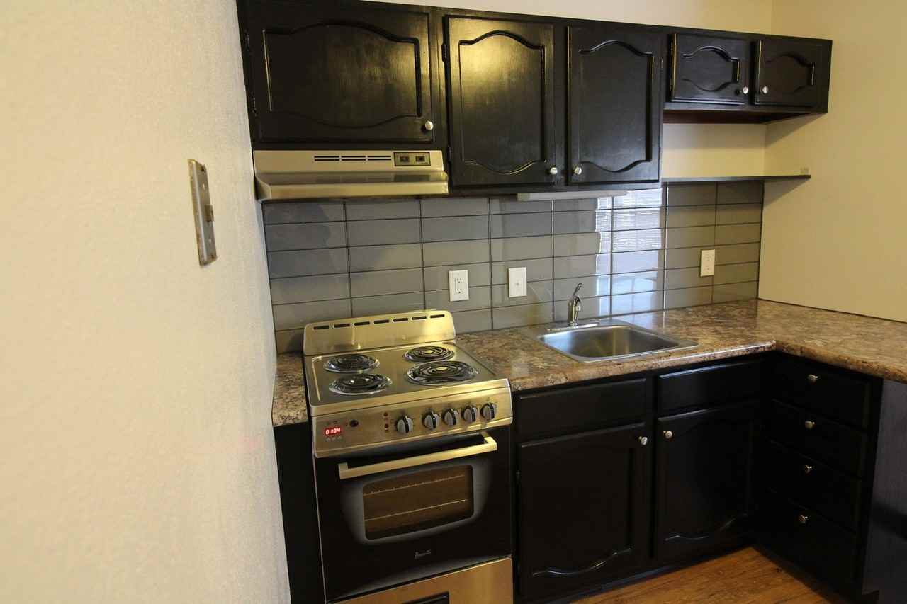 1106-1110 Kent Circle - Photo 4 of 13