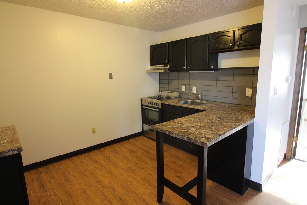 1106-1110 Kent Circle - Photo 7 of 13