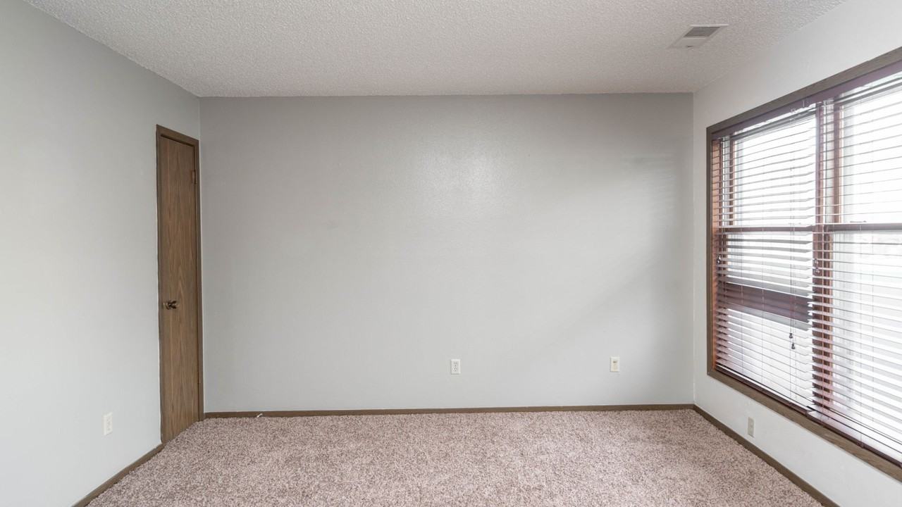 Kent Circle - Photo 6 of 7