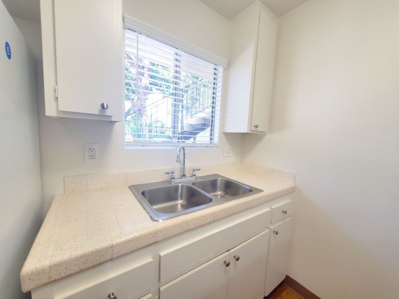 Meadowglen Apartments - Photo 4 of 17