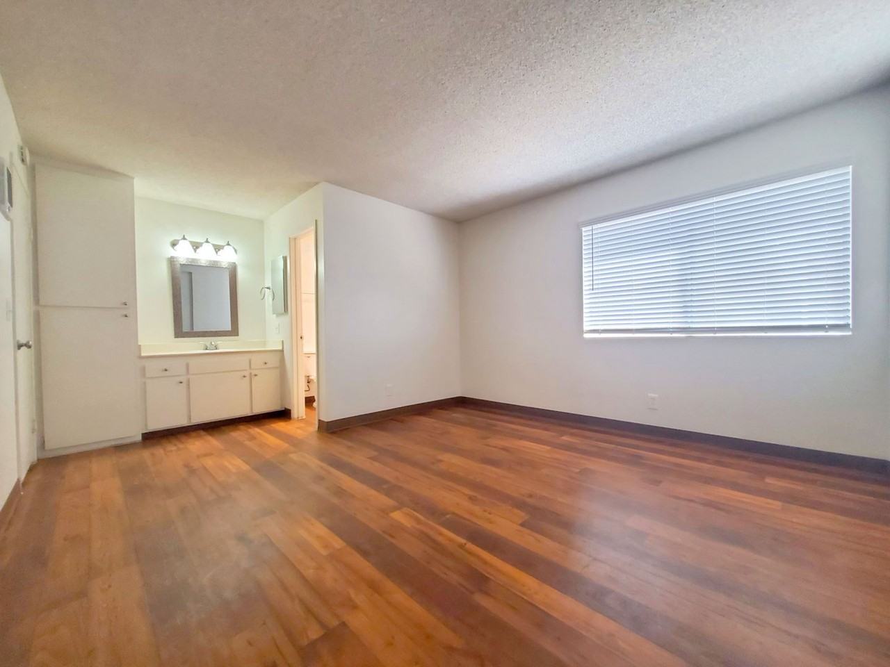 Meadowglen Apartments - Photo 7 of 17