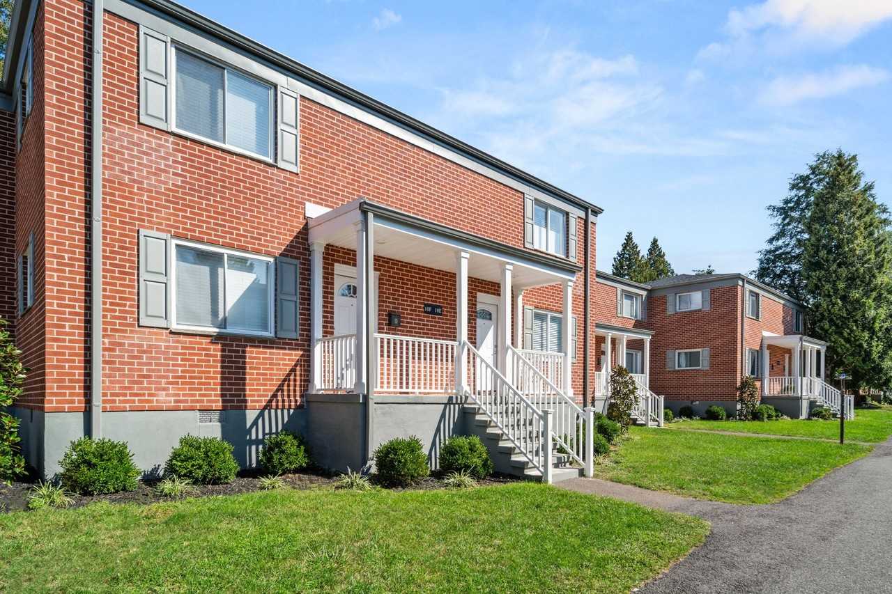 41 Wolfpit Ave - Photo 4 of 50