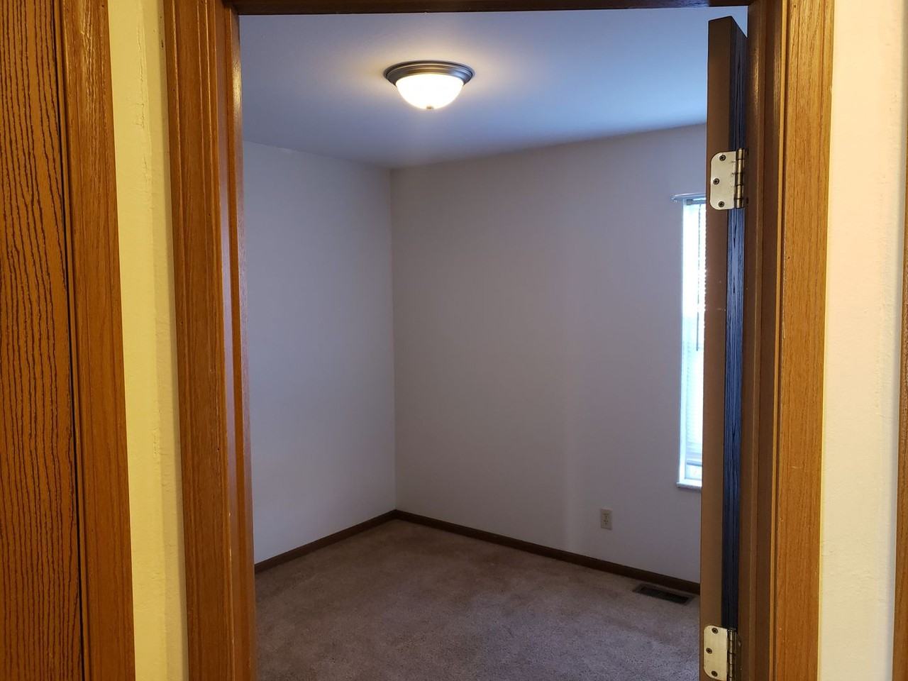 189 W Hickory Point Road - Photo 7 of 13