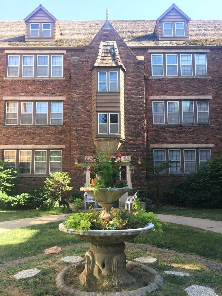 Buckingham Manor Apartments - Photo 3 of 28