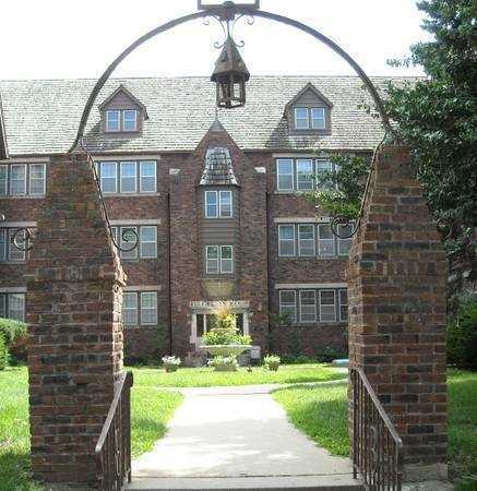 Buckingham Manor Apartments - Photo 4 of 28