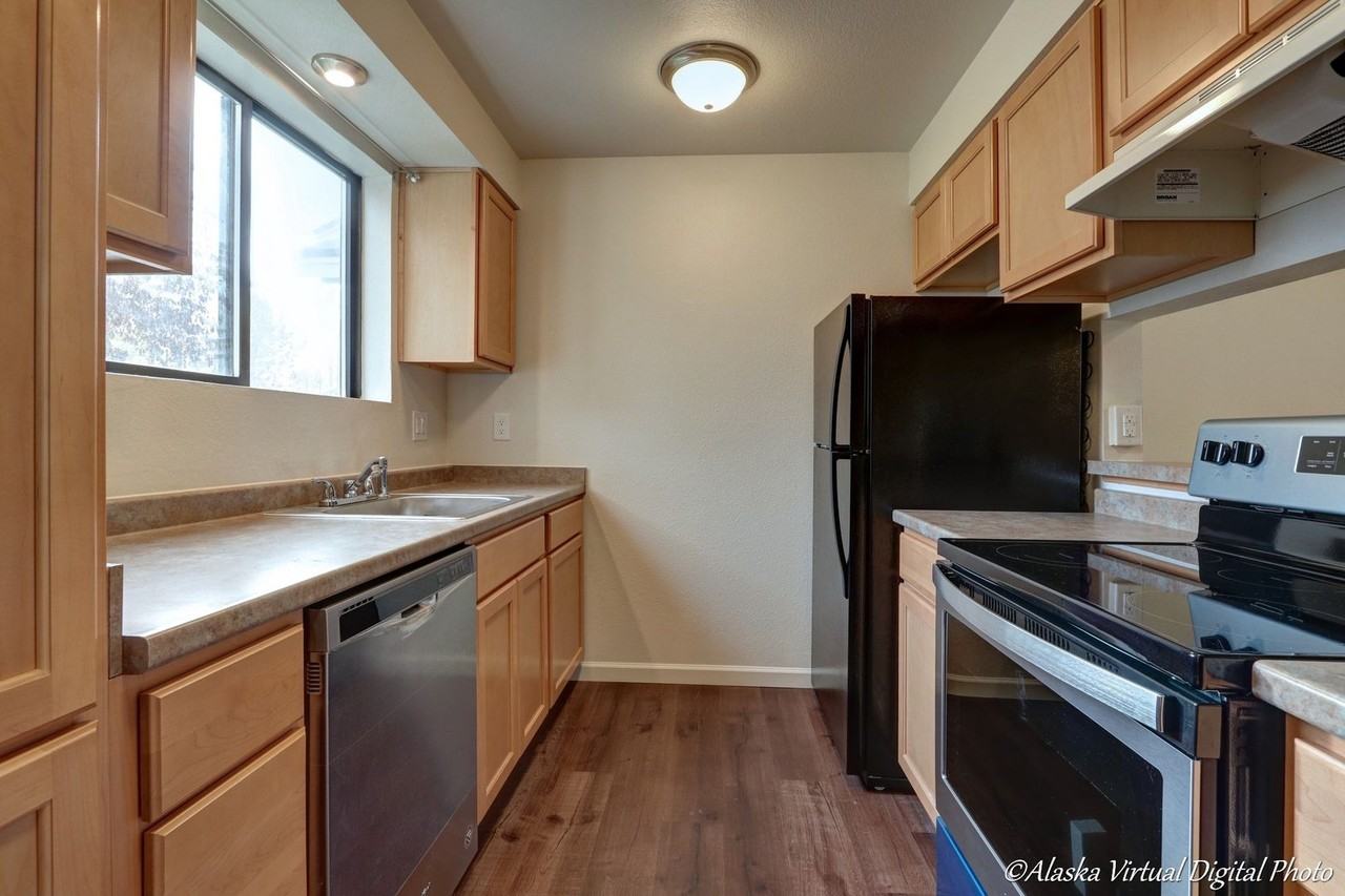 Berlin Rose Apartments - Photo 2 of 20