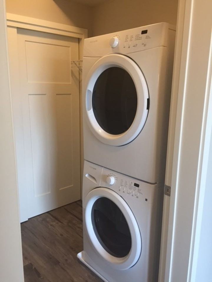 1201 NE Windsor Drive - Photo 6 of 8