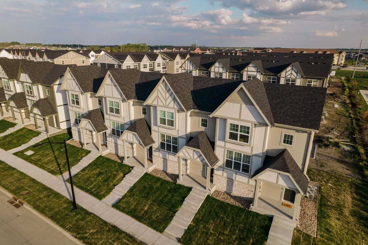 Chalet at Prairie Trail Townhomes - Photo 6 of 50