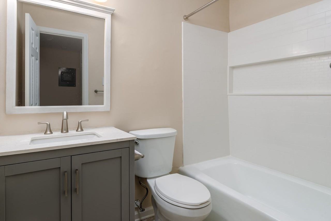 Mendenhall Square - Photo 6 of 14