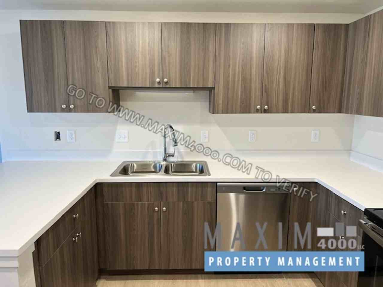 1020 GRAND AVENUE - Photo 4 of 14