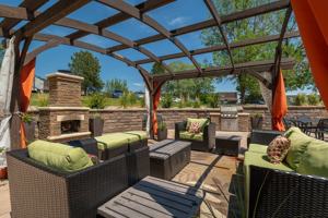 featured image of 761 E Anamosa St