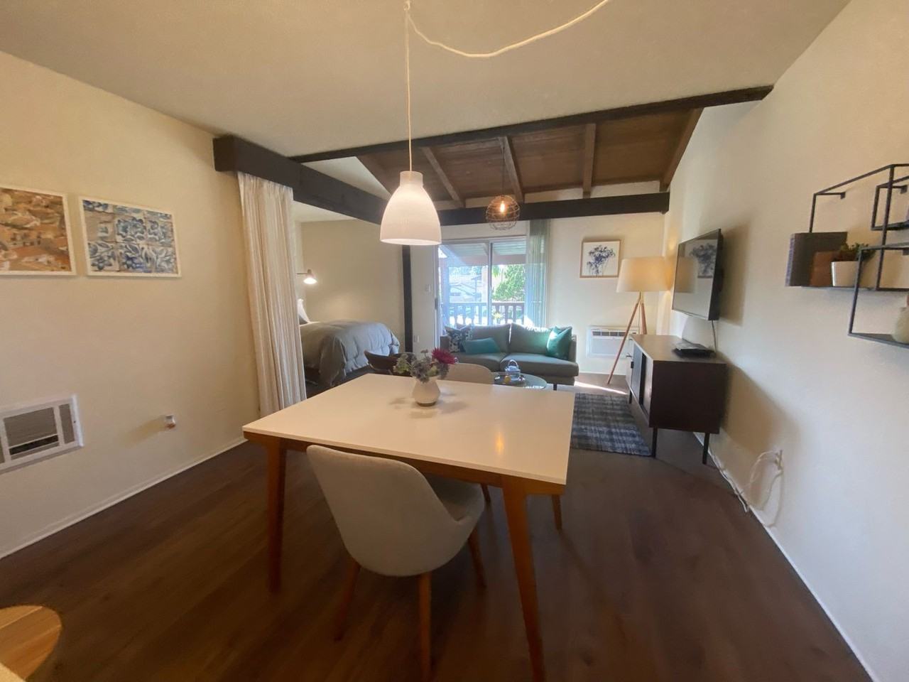 Tres Vidas Apartments - Photo 4 of 45