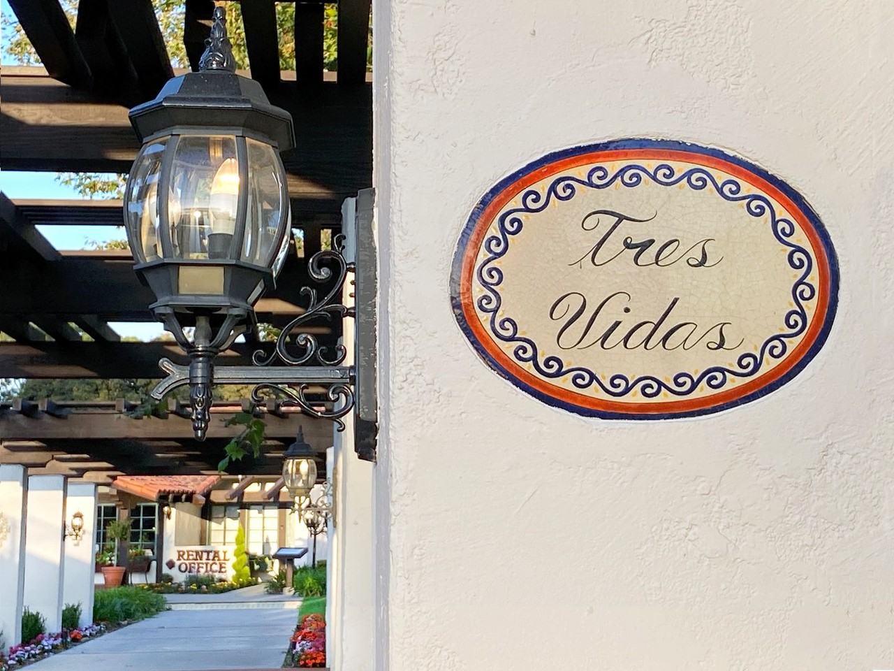 Tres Vidas Apartments - Photo 4 of 47