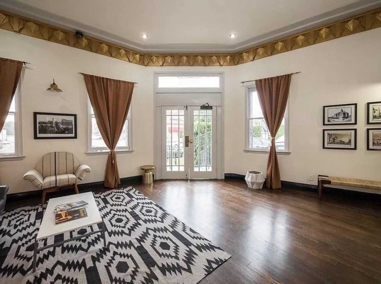 Stylish and Spacious Apartment - Photo 2 of 11