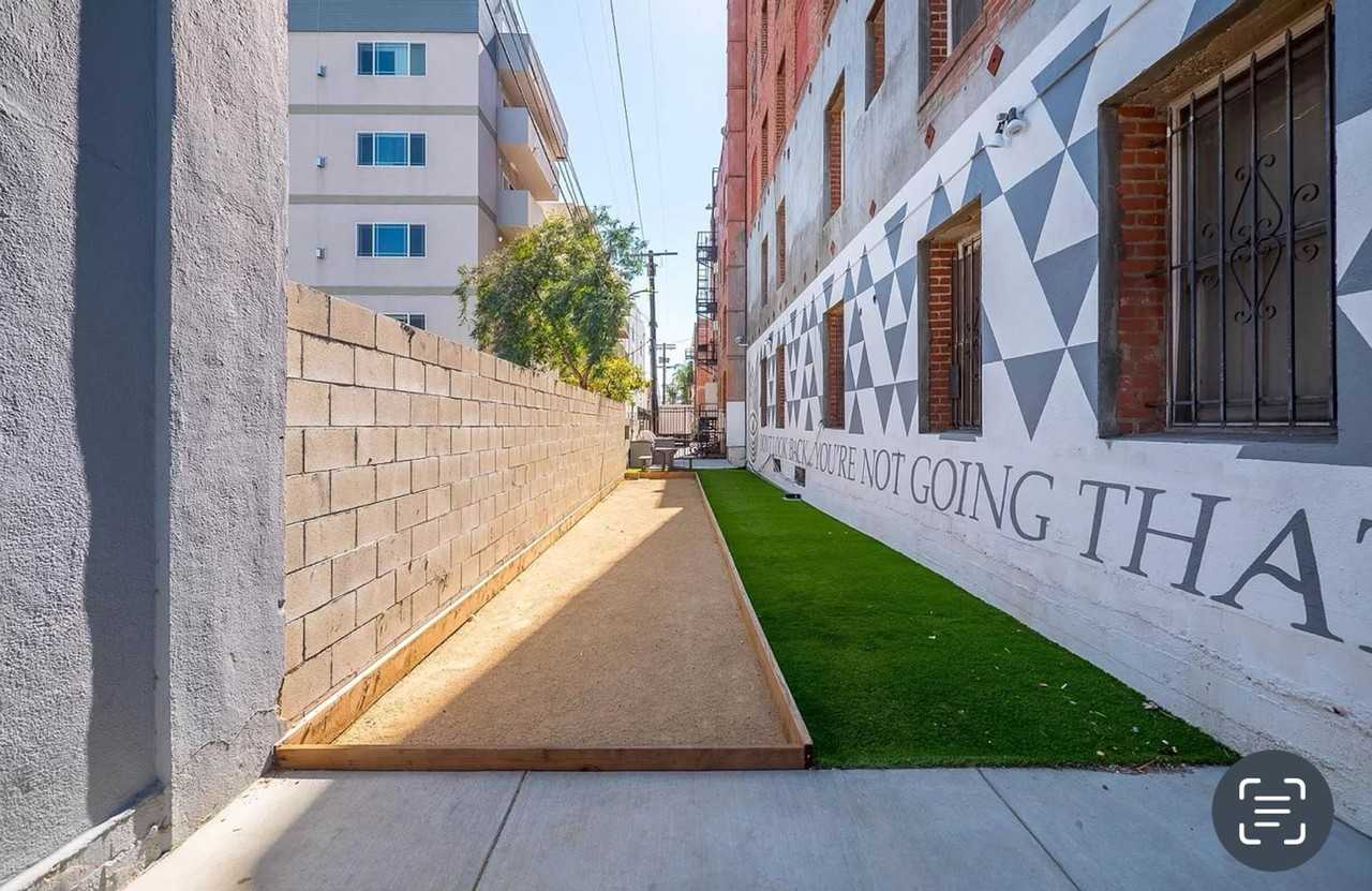 Stylish and Spacious Apartment - Photo 4 of 11