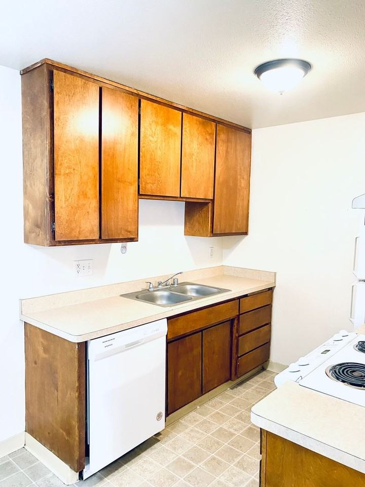 635 W 6th Avenue - Photo 6 of 16