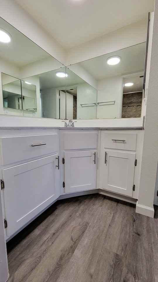 8445 North 23rd Avenue - Photo 7 of 34