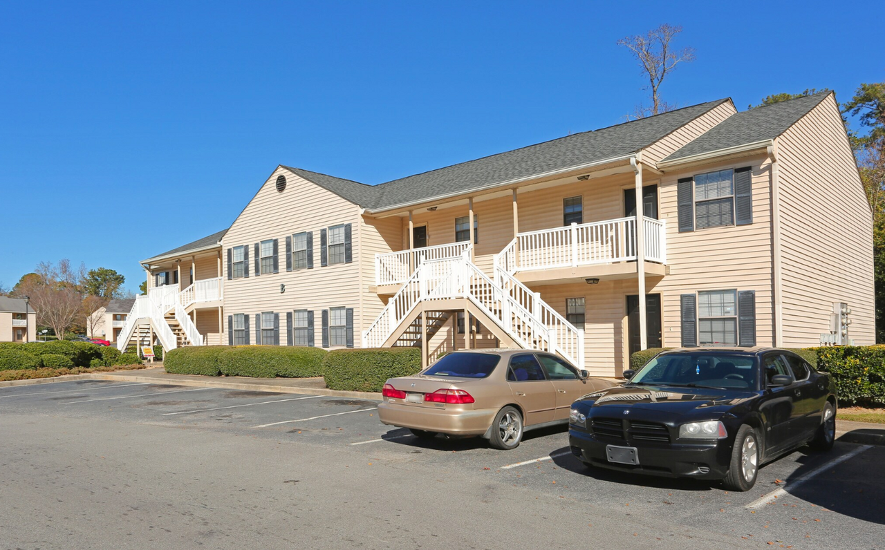 Hidden Lakes	Apartments - Photo 3 of 50