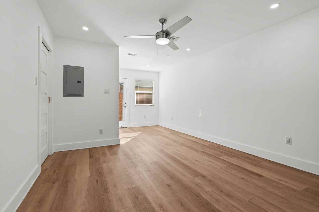 Raintree Luxury Apartments - Photo 5 of 50