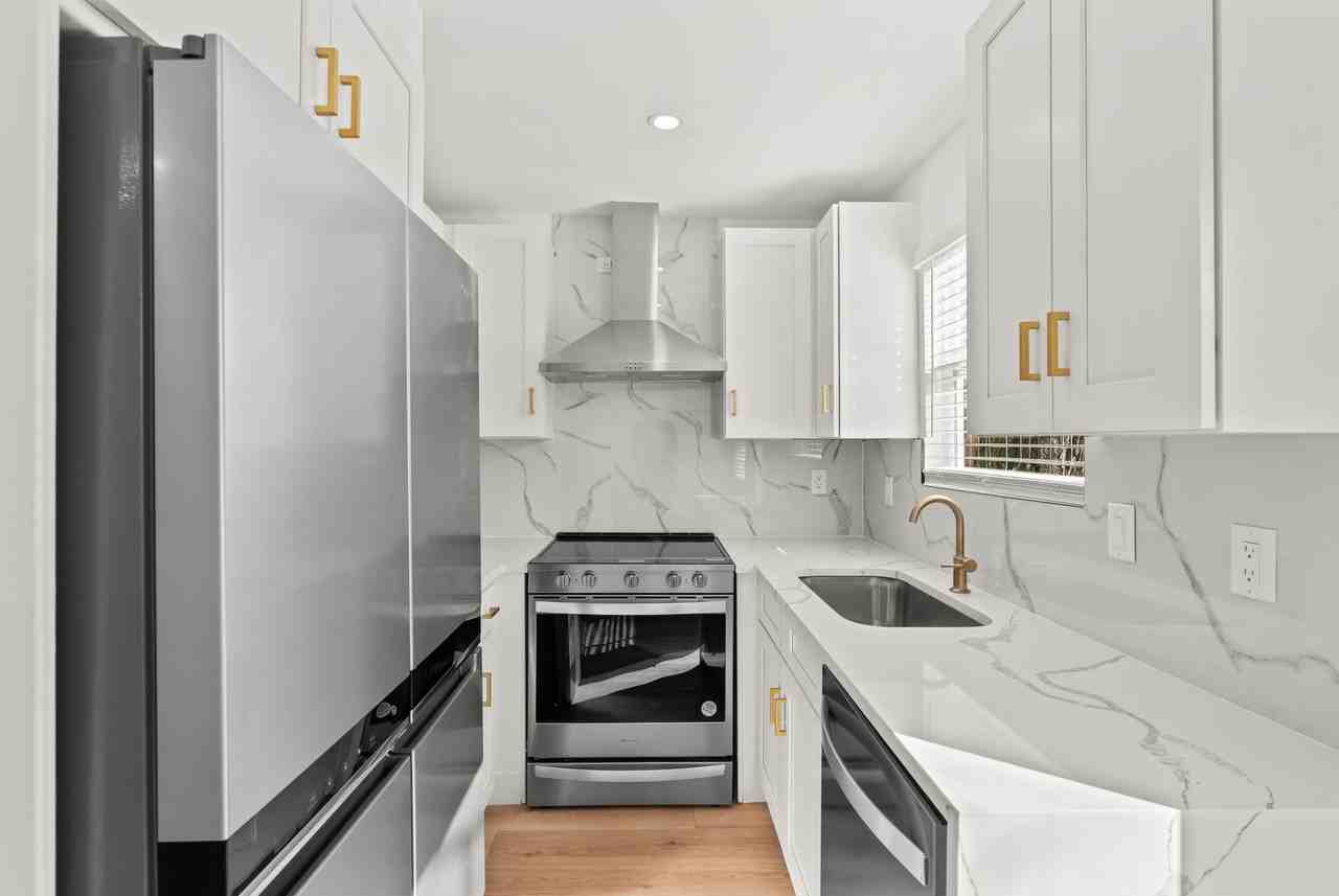 Raintree Luxury Apartments - Photo 7 of 50