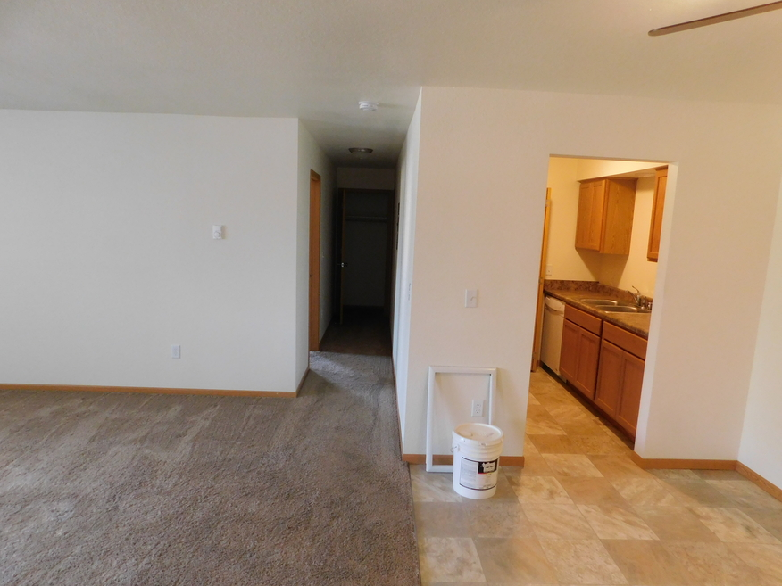 Rivercrest Apts. - Photo 5 of 18