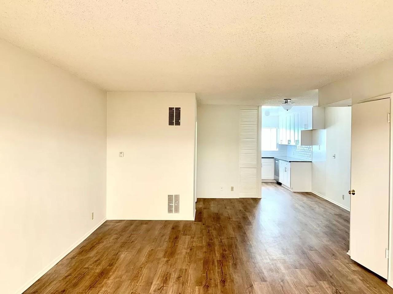 106 - 1235 N Hayworth - Photo 2 of 6