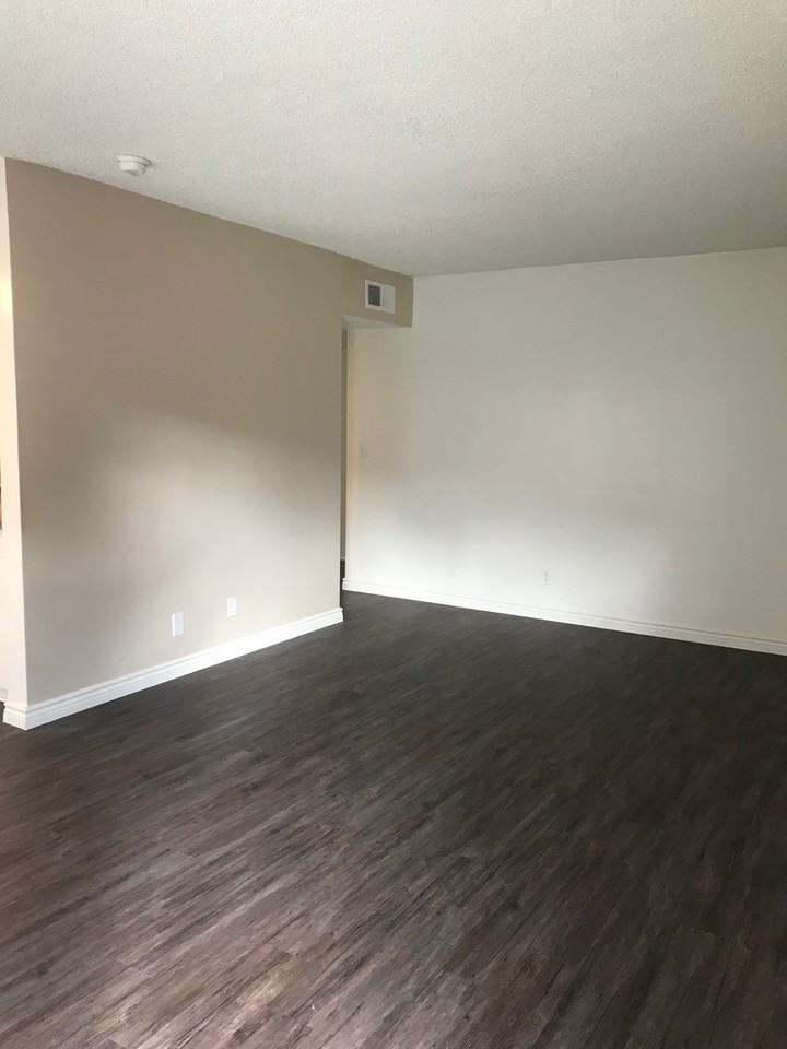 Medallion Court - Photo 3 of 44