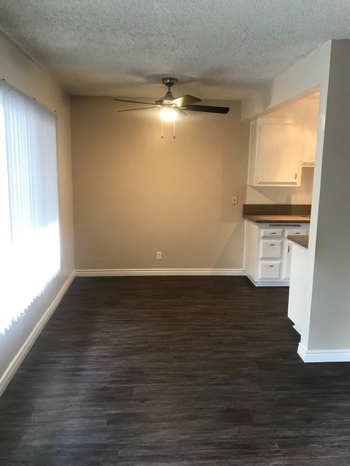 Medallion Court - Photo 4 of 44