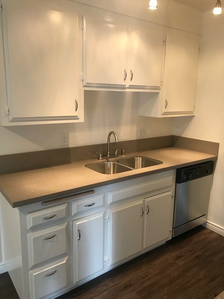 Medallion Court - Photo 6 of 44