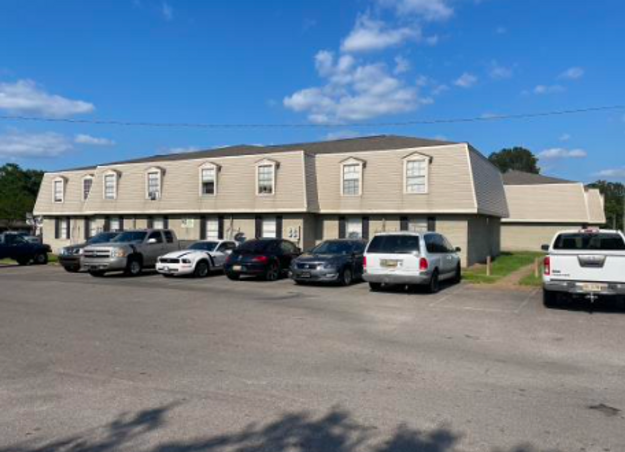 Royal Oaks Apartment Homes - Photo 2 of 21