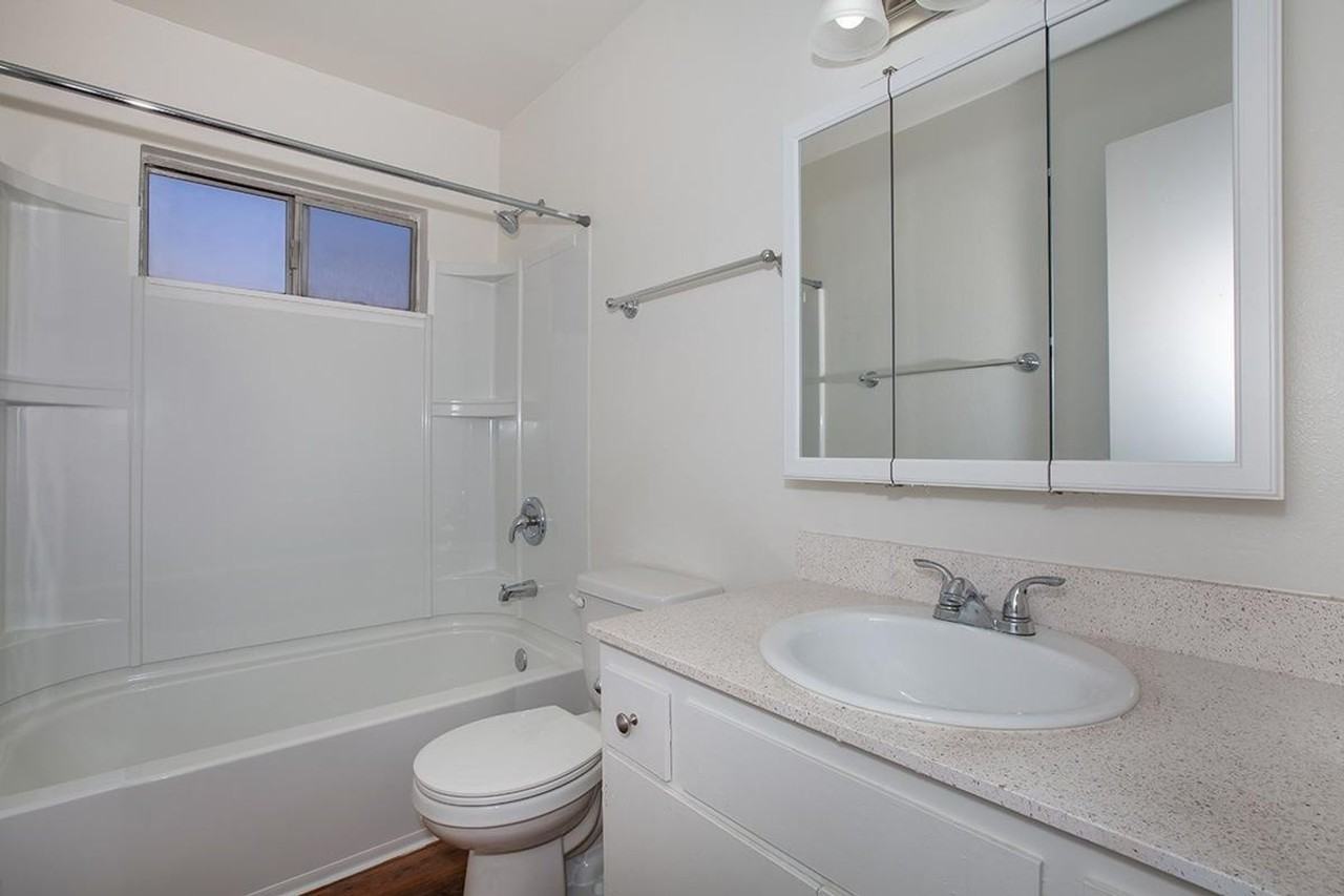 Village Green Apartments - Photo 7 of 37