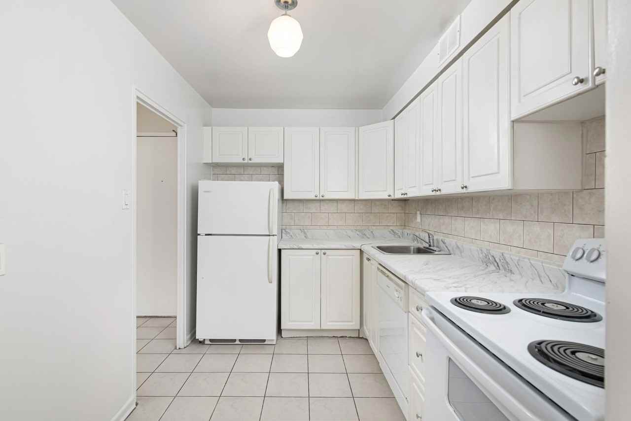 1441 Lawrence Ave East - Photo 5 of 18