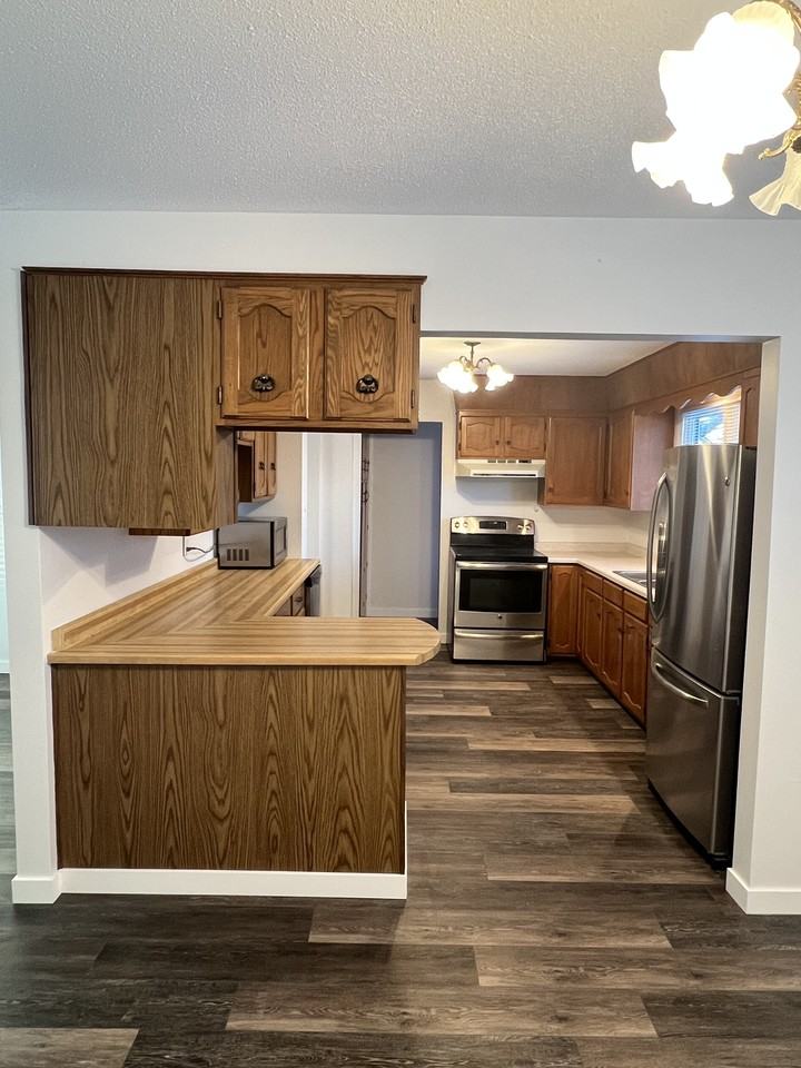 102 Hanley Cres - Photo 3 of 22