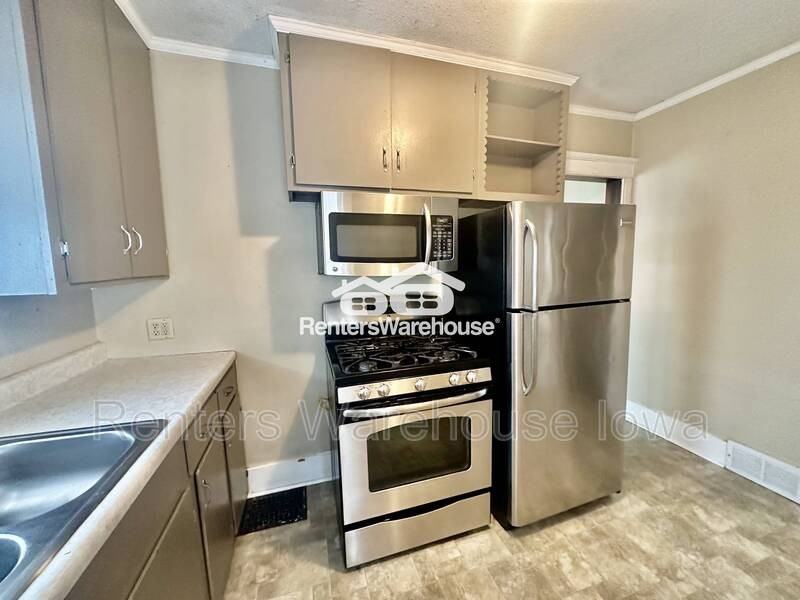 749 33rd St - Photo 3 of 21