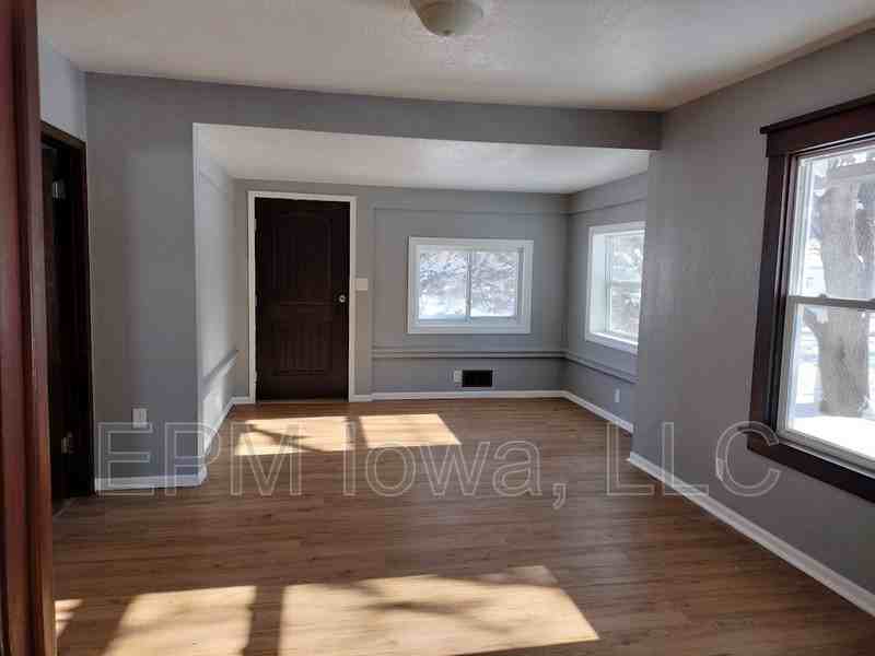 118 9th Ave Sw - Photo 3 of 6