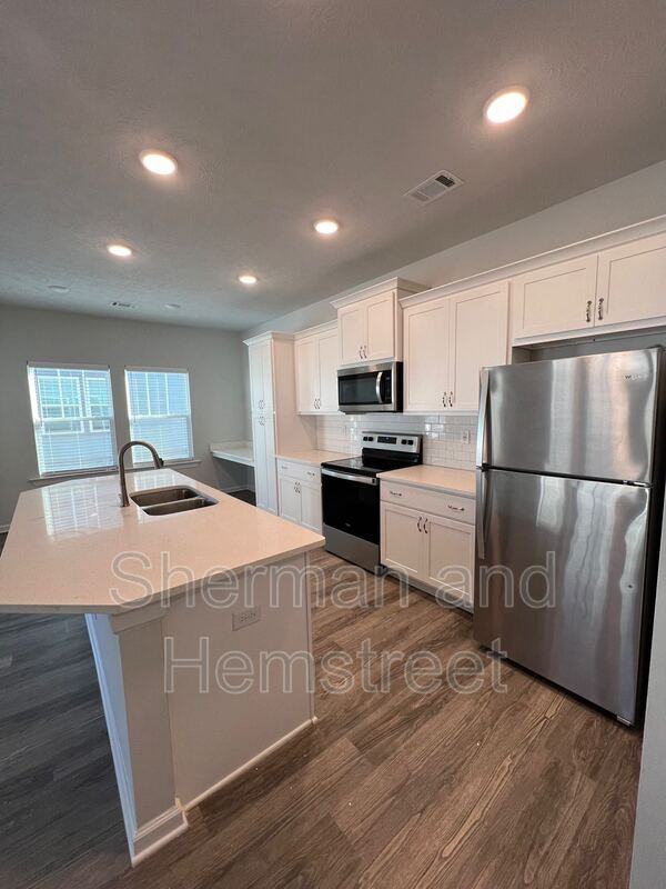 2040 Lotus Dr - Photo 5 of 15